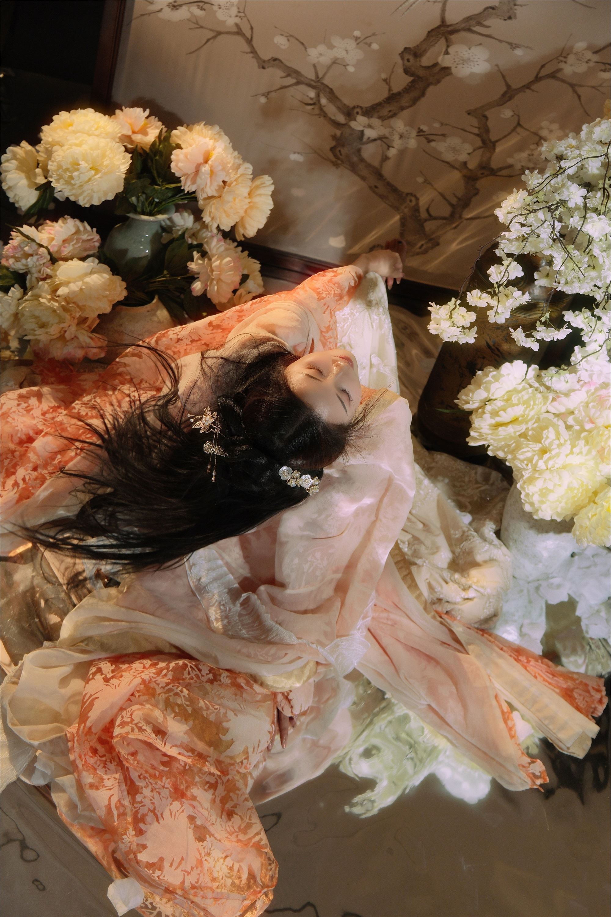 YITUYU艺图语 2025.01.11 花吻 安九鱼